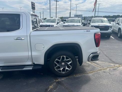 Used 2022 GMC Sierra 1500 SLT w/ SLT Premium Plus Package AWD/4WD image 8