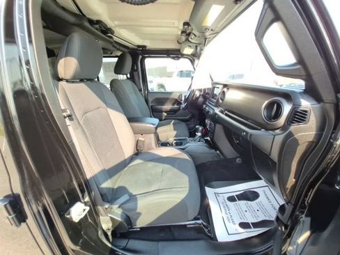 Used 2020 Jeep Gladiator Sport w/ Technology Group AWD/4WD image 16