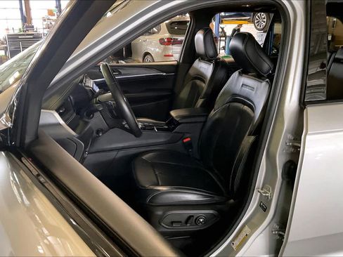 Used 2022 Jeep Grand Cherokee Overland image 8