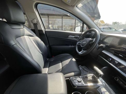 Certified 2023 Kia Sportage EX image 16