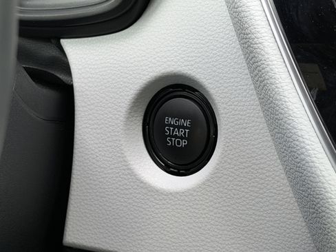 Used 2025 Toyota Corolla SE FWD image 30