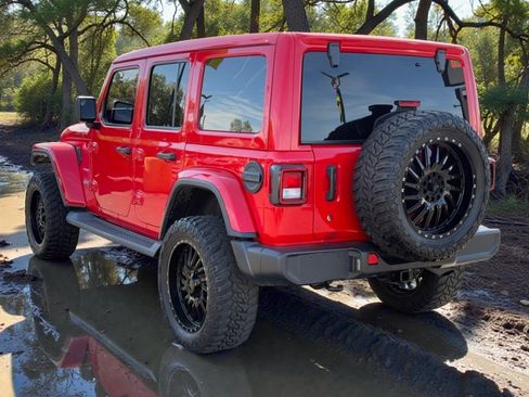 Used 2020 Jeep Wrangler Unlimited Sahara w/ Cold Weather Group AWD/4WD image 6