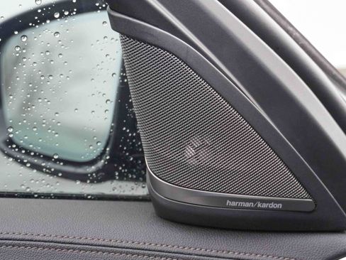 Used 2022 BMW M550i xDrive M550i xDrive w/ Executive Package image 17