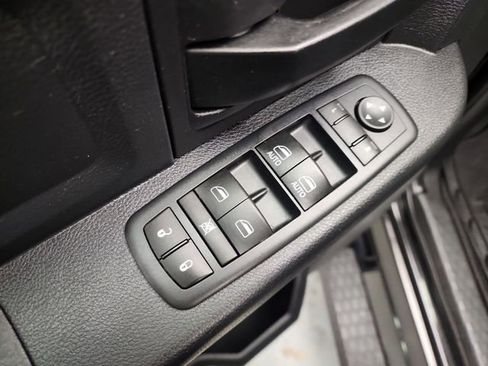 Used 2017 RAM 1500 Express image 18