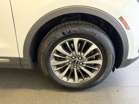 Used 2020 Lincoln Nautilus Premier w/ Equipment Group 101A image 12