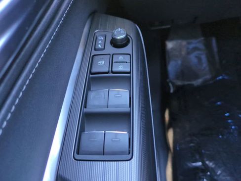 Used 2024 Toyota Venza Limited image 23