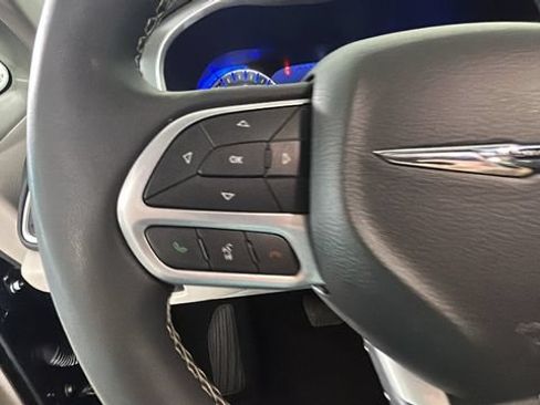 Used 2024 Chrysler Pacifica Touring-L FWD image 15