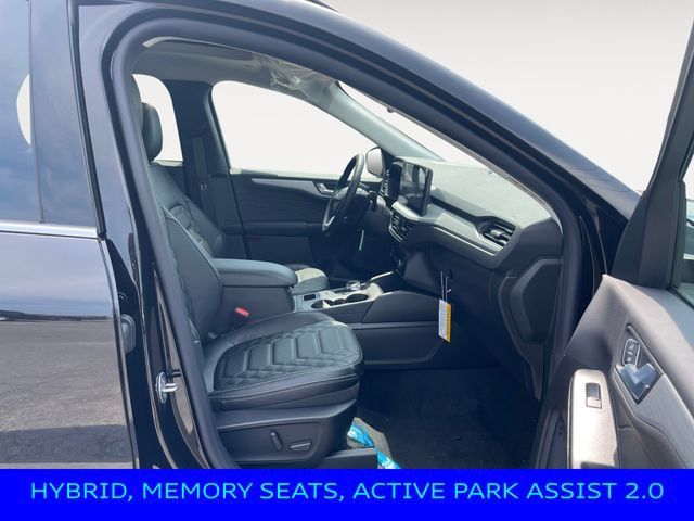 New 2024 Ford Escape SE w/ PHEV Premium Package FWD image 17