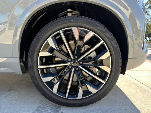Used 2026 Volvo XC90 B6 Plus w/ Protection Package Premier AWD/4WD image 7