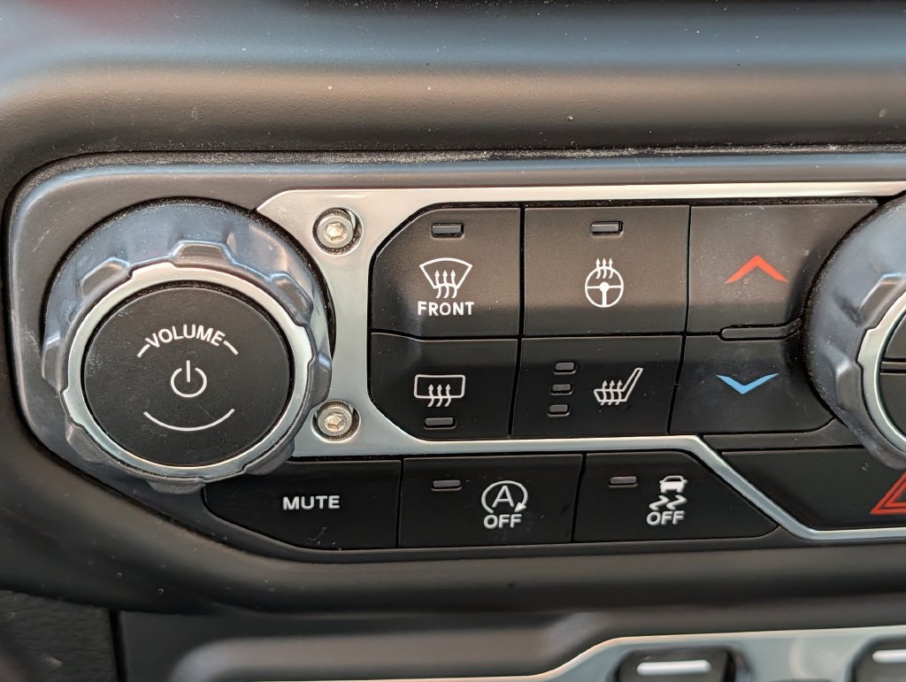 Used 2021 Jeep Wrangler Unlimited Rubicon w/ Cold Weather Group AWD/4WD image 19