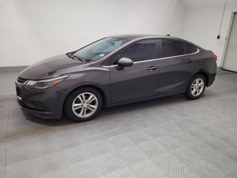 Used 2017 Chevrolet Cruze LT FWD image 2