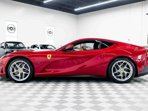 Used 2018 Ferrari 812 Superfast RWD image 11
