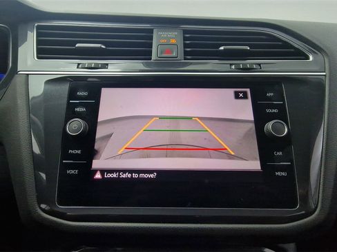 Used 2023 Volkswagen Tiguan SE image 19