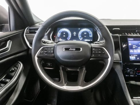 Used 2025 Jeep Grand Cherokee Laredo X w/ Luxury Tech Group I AWD/4WD image 13
