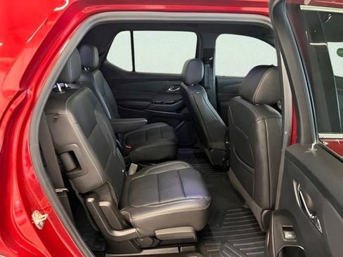 Used 2023 Chevrolet Traverse LT w/ LT Premium Package AWD/4WD image 12