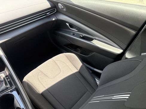 Used 2023 Hyundai Elantra SEL w/ Convenience Package FWD image 14