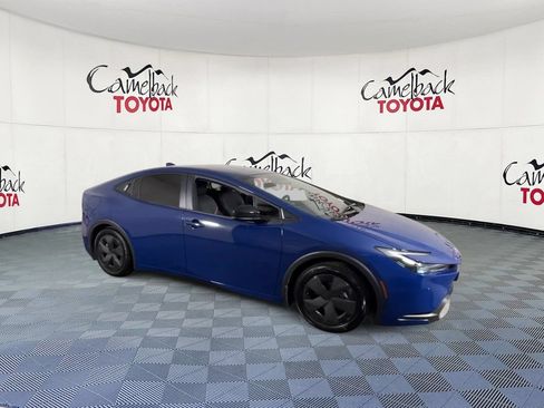 Used 2025 Toyota Prius Plug-In Hybrid FWD image 2