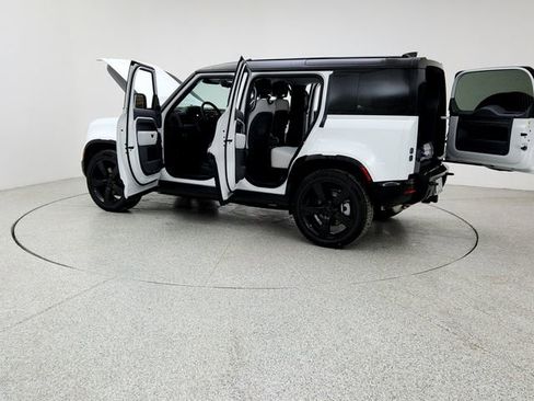 New 2026 Land Rover Defender 110 X-Dynamic SE image 12