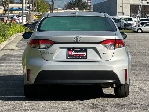 Used 2025 Toyota Corolla LE image 5