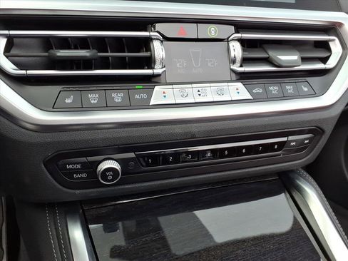 Used 2021 BMW M440i Convertible w/ Premium Package image 27