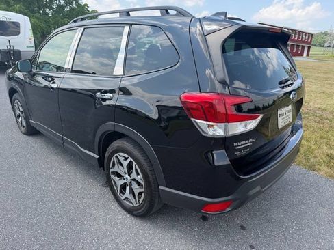Used 2023 Subaru Forester Premium AWD/4WD image 3