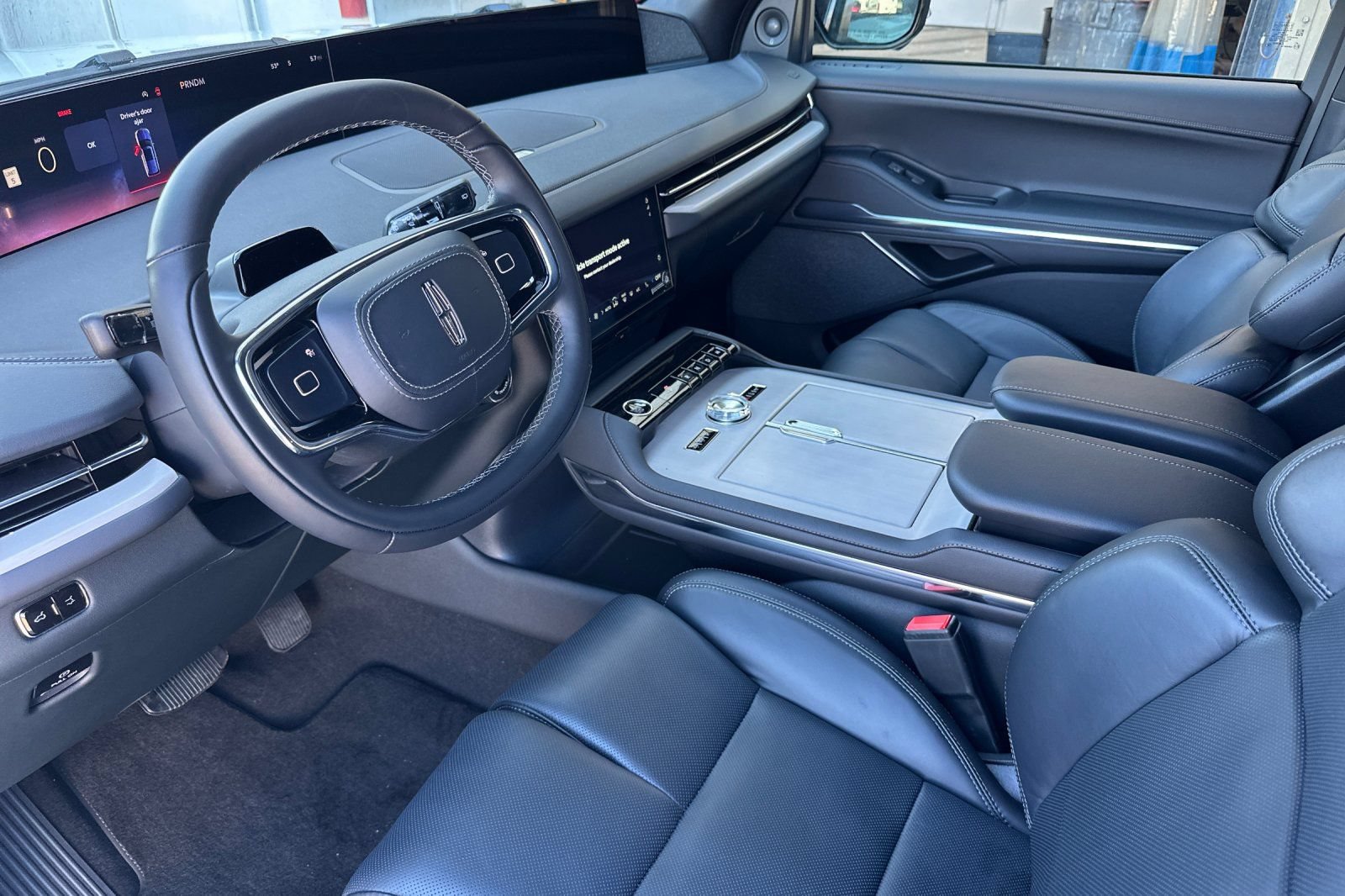 New 2026 Lincoln Navigator Reserve w/ Jet Appearance Package AWD/4WD image 9