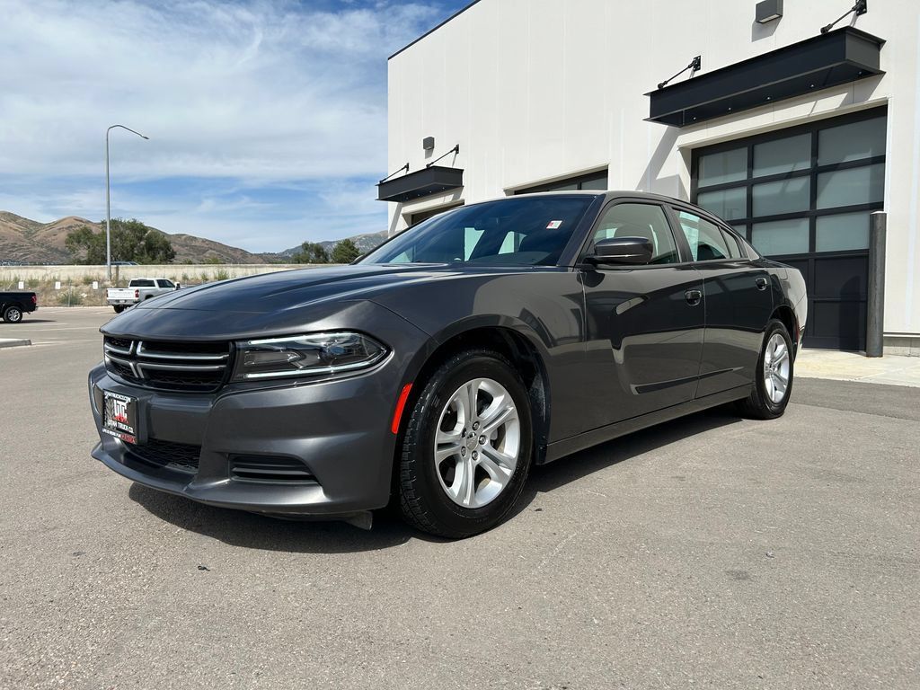 Used 2022 Dodge Charger SXT RWD image 2