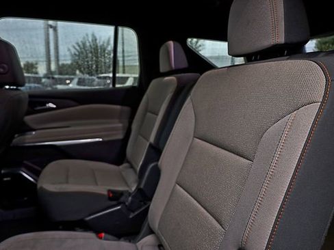 Used 2024 Chevrolet Traverse LT w/ Enhanced Driving Package image 32
