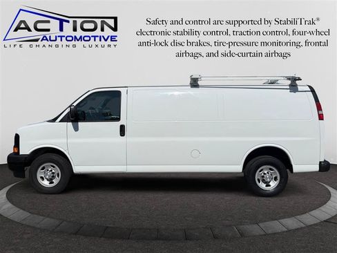 Used 2017 Chevrolet Express 2500 Extended RWD image 5
