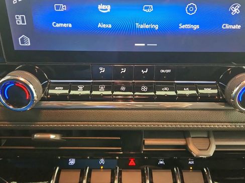 Used 2024 Chevrolet Colorado LT w/ LT Convenience Package image 26