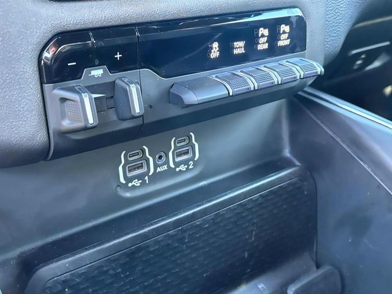 Used 2021 RAM 1500 Laramie w/ Sport Appearance Package AWD/4WD image 30