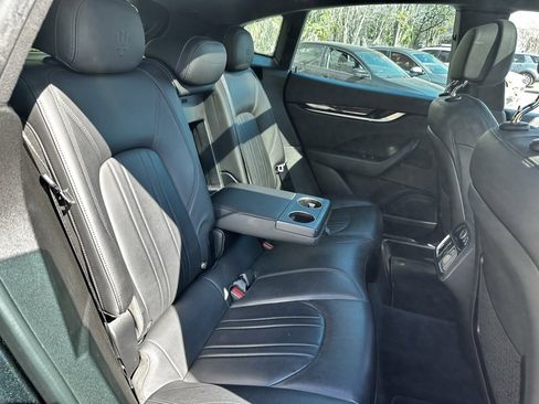 Used 2021 Maserati Levante image 39