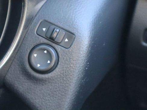 Used 2017 Nissan Rogue SV image 28