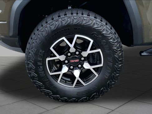 Used 2024 GMC Canyon AT4X AWD/4WD image 11