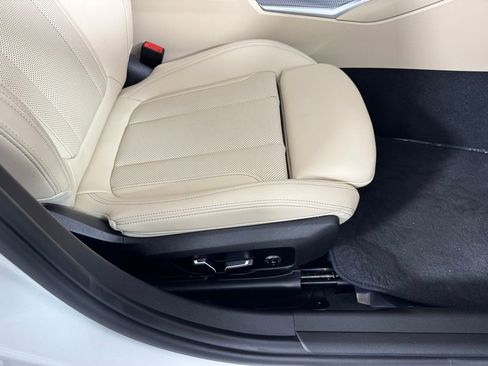 Used 2025 BMW 330i Sedan w/ Convenience Package RWD image 49