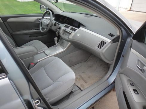 Used 2010 Toyota Avalon XL image 9