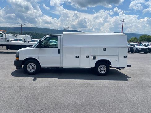 Used 2019 Chevrolet Express 3500 w/ Power Convenience Package RWD image 5