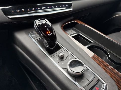 Used 2023 Cadillac Escalade Premium Luxury AWD/4WD image 18