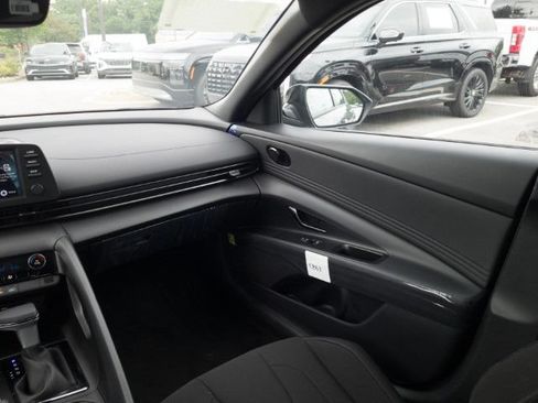New 2026 Hyundai Elantra SEL Sport FWD image 18
