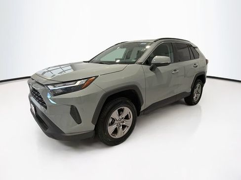 Used 2023 Toyota RAV4 XLE AWD/4WD image 3