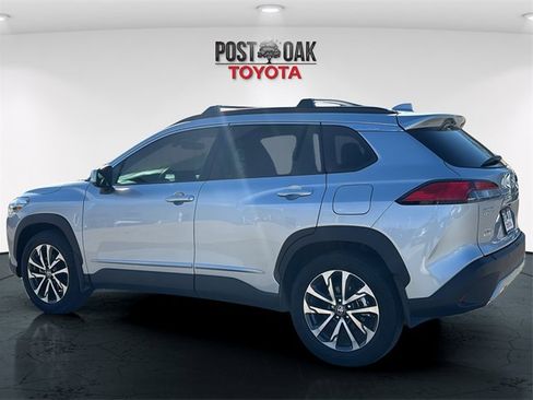 Used 2023 Toyota Corolla Cross XLE w/ Convenience Package image 5