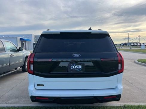 Used 2025 Ford Expedition Tremor AWD/4WD image 5