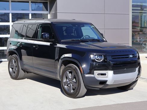 Used 2025 Land Rover Defender 110 S AWD/4WD image 3