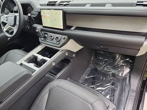New 2025 Land Rover Defender 110 X-Dynamic SE image 26