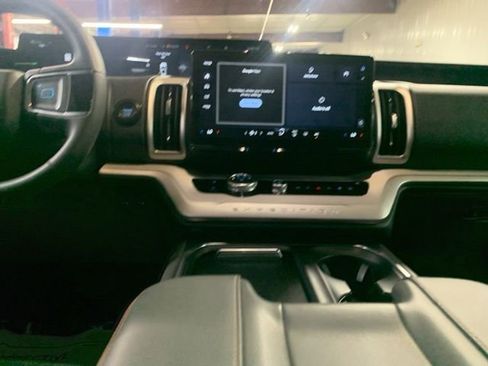 Used 2025 Ford Expedition Active AWD/4WD image 3