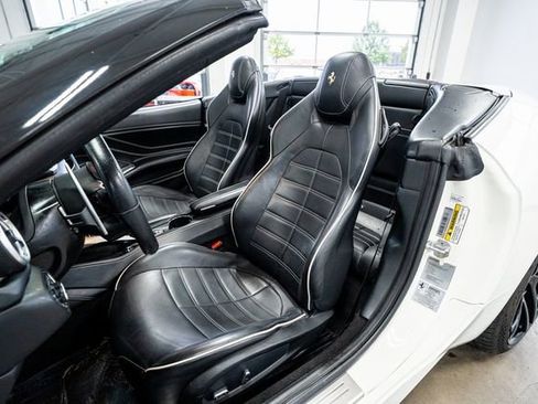 Used 2016 Ferrari California T image 78