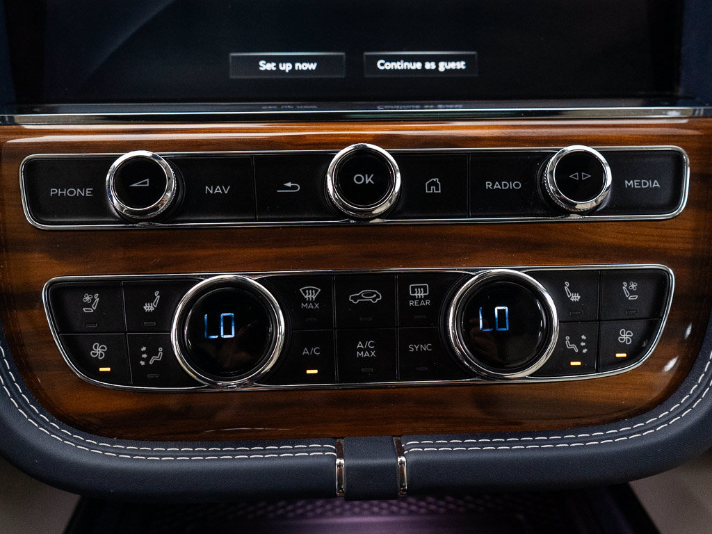 Certified 2022 Bentley Bentayga AWD/4WD image 37