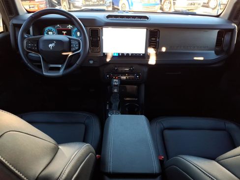 Used 2025 Ford Bronco Badlands image 12