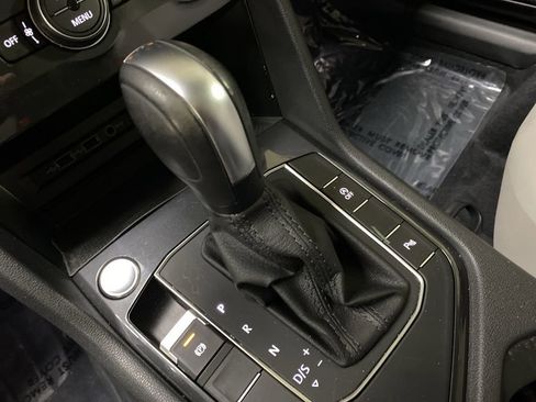 Used 2020 Volkswagen Tiguan SEL image 23