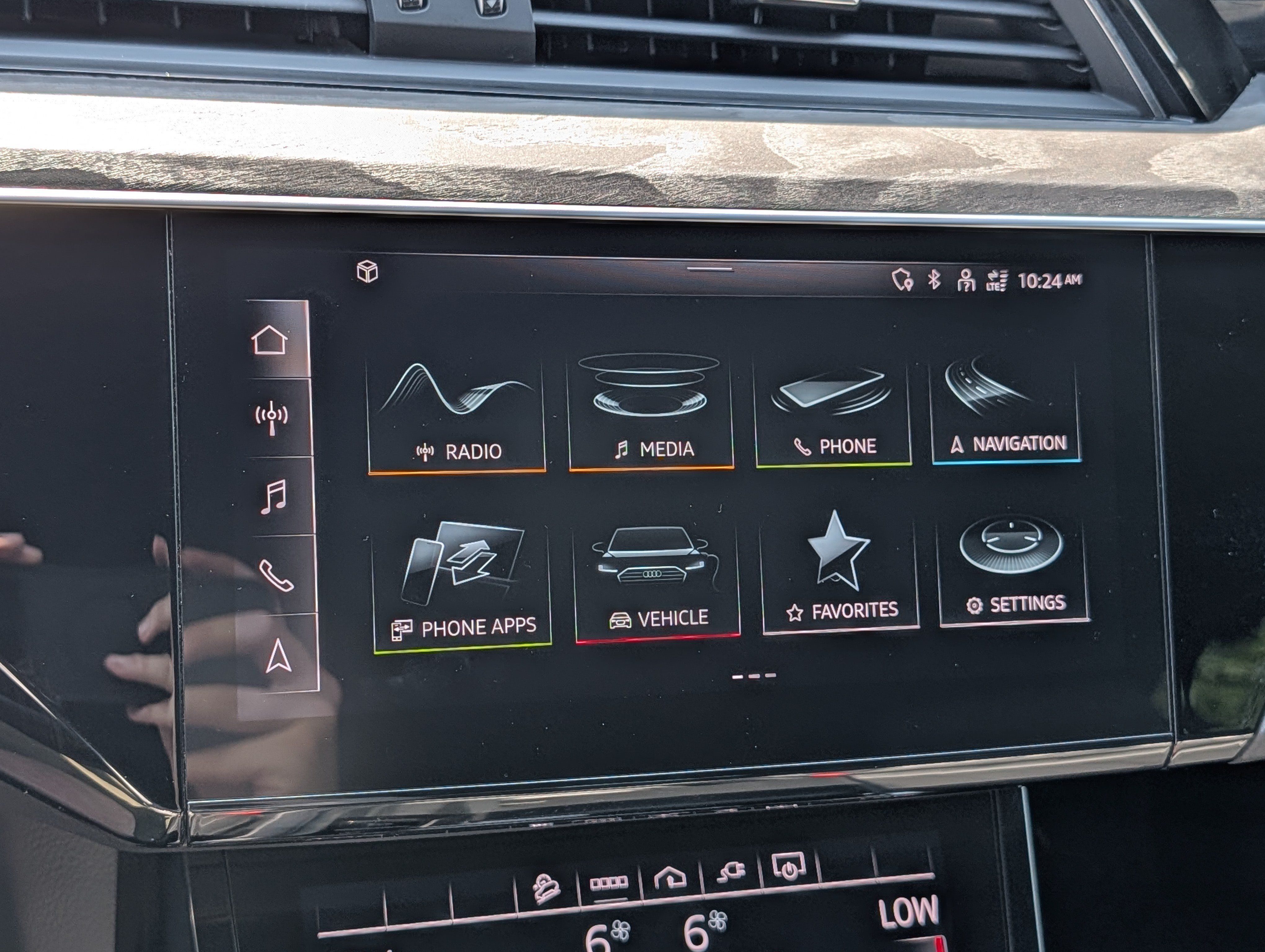 Used 2023 Audi e-tron Premium Plus w/ Premium Plus Package AWD/4WD image 22